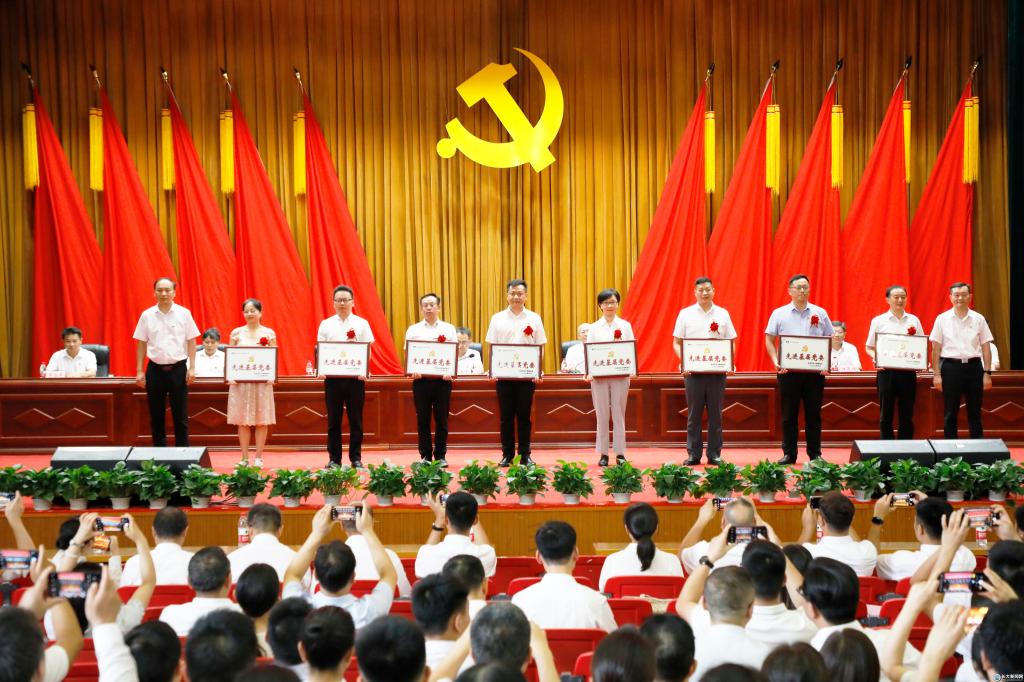 说明: //news.51hlgw.com/__local/4/9D/E7/00EA820CABEB7E953FF562D3225_34F62317_202C3.jpg